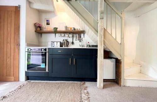 Marazion House | Cosy Cottage Central Marazion with Parking