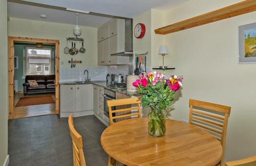 Lossiemouth House | Cosy Cottage Close to East Beach, Shops, Restaurants and RAF base