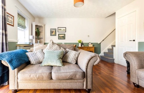 Warton Cottage | Cosy Cottage easy access to Lakes - pet friendly