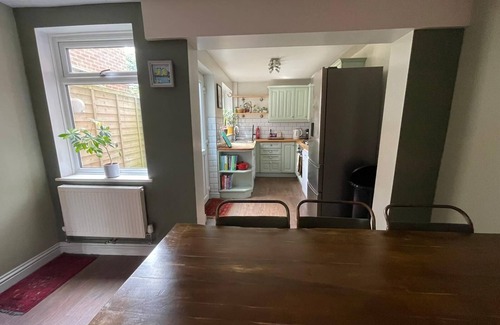 Aldershot Cottage | Cosy cottage getaway. A stones throw from 1349 hectares of beautiful heathland.