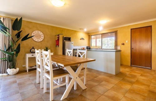 Kronkup Cottage | Cosy cottage Honeyeater, Rural retreat close to Beautiful Beaches