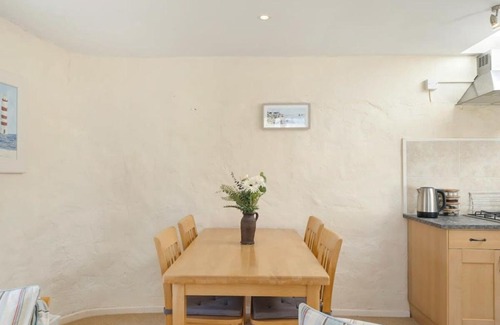 Chillington Apartment | Cosy Cottage Huge Garden w Lake BBQs & Seating