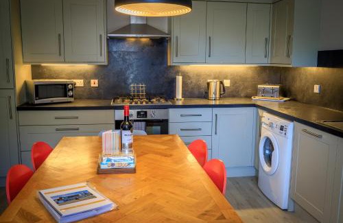 Nairn House | Cosy Cottage in Fishertown, Nairn - Free Parking & Pets welcome