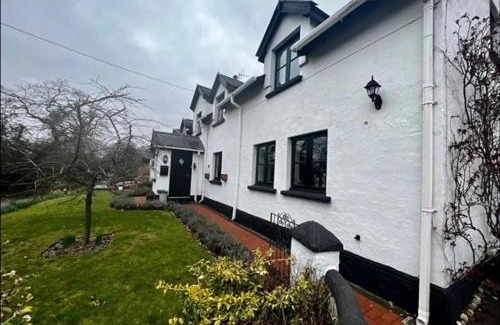 Upper Killay House | Cosy cottage in peaceful location