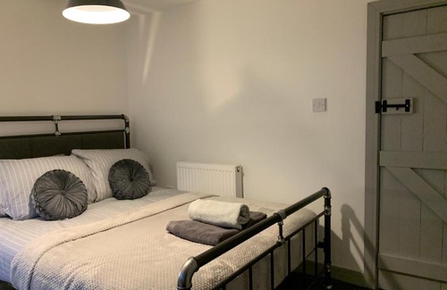 Middlesbrough House | Cosy Cottage in Redcar - Workstays UK