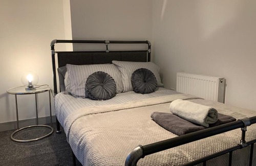 Middlesbrough House | Cosy Cottage in Redcar - Workstays UK