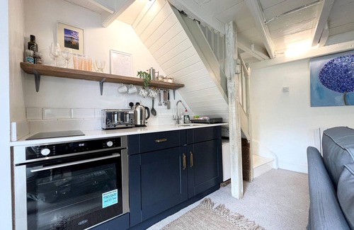 Marazion House | Cosy Cottage Marazion Central With Parking