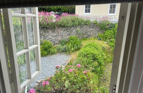 Marazion House | Cosy Cottage Marazion Central With Parking