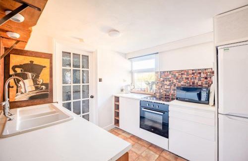 Vobster House | Cosy Cottage nr Babbington House Private Parking
