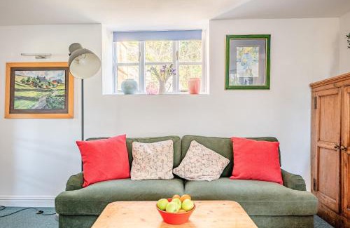 Vobster House | Cosy Cottage nr Babbington House Private Parking