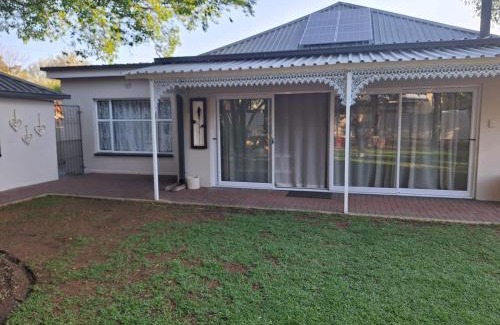 Parys House | Cosy Cottage on Boom - Loadshedding Friendly