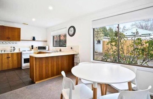 Sandy Bay Cottage | Cosy Cottage | Parking | Close to CBD & Casino.
