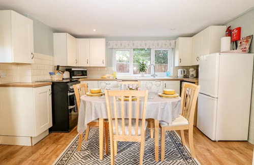 Bexhill-on-Sea Cottage | COSY COTTAGE, pet friendly, with a garden in Bexhill-On-Sea