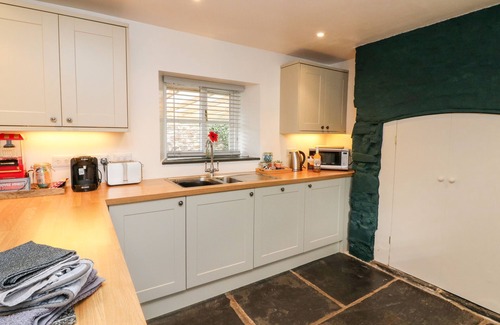Lifton Cottage | COSY COTTAGE, pet friendly, character holiday cottage in Lifton