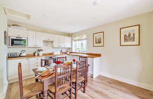 Cheselbourne House | Cosy Cottage - sleeps 4 guests in 2 bedrooms