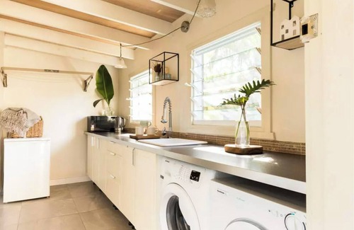 Byron Bay Cottage | Cosy Cottage - Walking Distance to Byron Town
