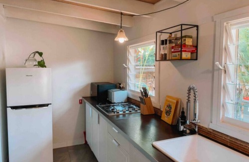 Byron Bay Cottage | Cosy Cottage - Walking Distance to Byron Town