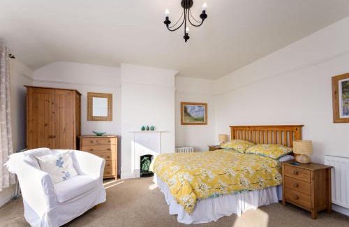 Rhyd-y-foel House | Cosy country cottage, nearby beaches attractions A55