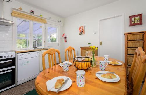 Rhyd-y-foel House | Cosy country cottage, nearby beaches attractions A55