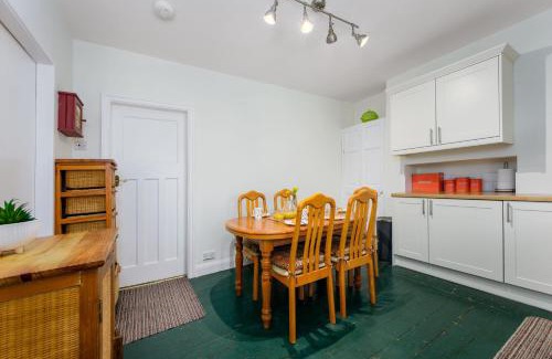 Rhyd-y-foel House | Cosy country cottage, nearby beaches attractions A55