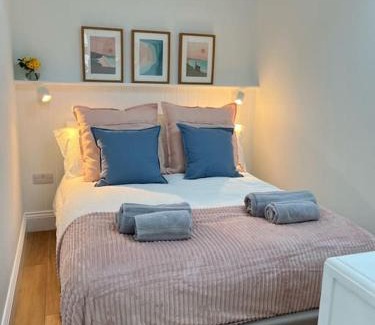 Chysauster House | Cosy country getaway, 5 mins from the sea