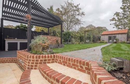 Harston Cottage | Cosy Countryside escape with hot-tub.Perfect family break/Entertaining friends!