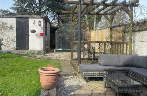 Langdon Cottage | Cosy Daffodil Cottage Getaway