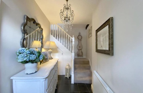 Tewkesbury House | Cosy Detached 2 Bed Cottage in Tewkesbury Centre
