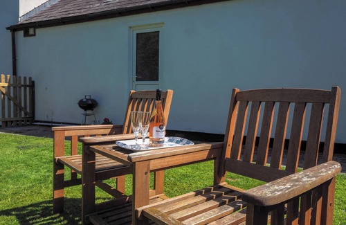 Boncath Cottage | Cosy dog friendly cottage in an idyllic rural setting near amazing beaches
