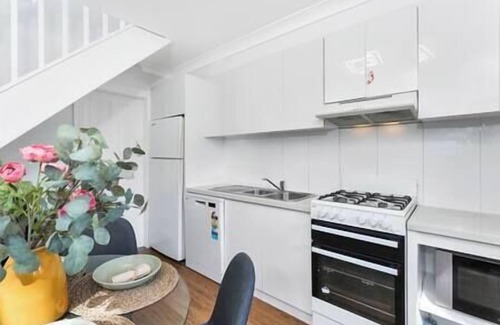 Waterloo House | Cosy Downtown Retreat