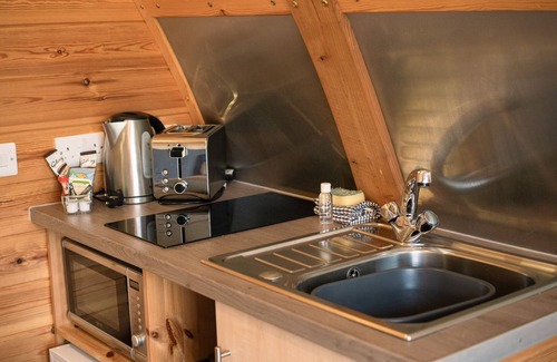Forres Cabin | Cosy En-suite Cabin with Outdoor Firepit