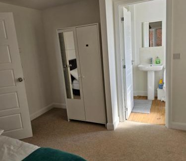 Dartford House | Cosy Ensuite Doubleroom with Private Toilet and Bathroom in central Dartford