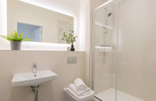 Inchicore Apartment | Cosy Ensuite Room 15mins to City Centre