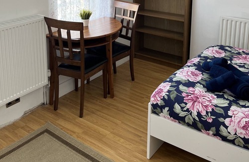 Addiscombe House | Cosy Entire 3-Bed House w/ Garden and fast Wi-fi
