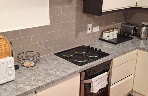Edmonton House | Cosy Entire House Open Kitchen 2 Bedroom for 5