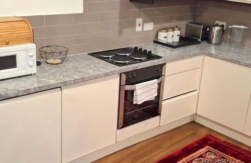 Edmonton House | Cosy Entire House Open Kitchen 2 Bedroom for 5