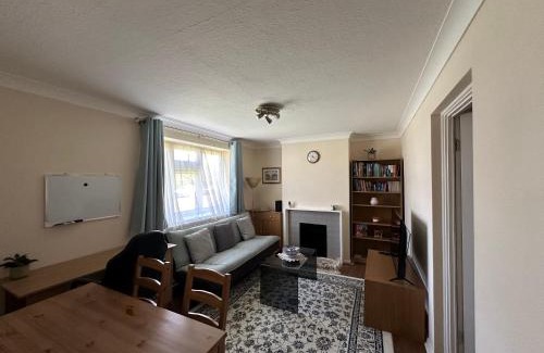 Bromley Common and Keston Apartment | Cosy entire one bedroom hideaway