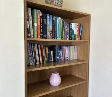 Bromley Common and Keston Apartment | Cosy entire one bedroom hideaway