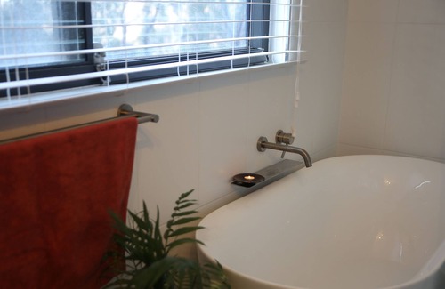 Mount Victoria House | Cosy escape from the city in a modern, light filled house, tree views everywhere