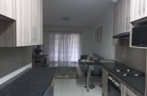 Benoni Apartment | Cosy escape from the city.
