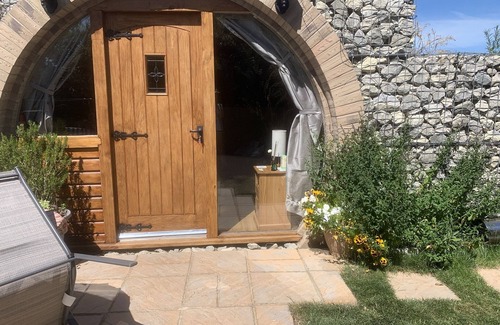 Minster on Sea House | Cosy Escape Heated Luxury pod and hot tub