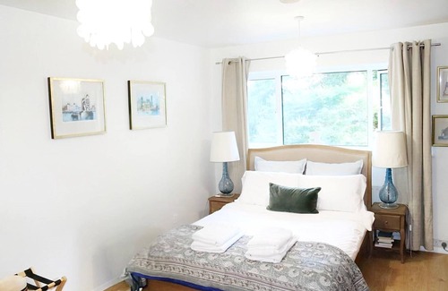 Coombe Hill House | Cosy Family Home in Kingston