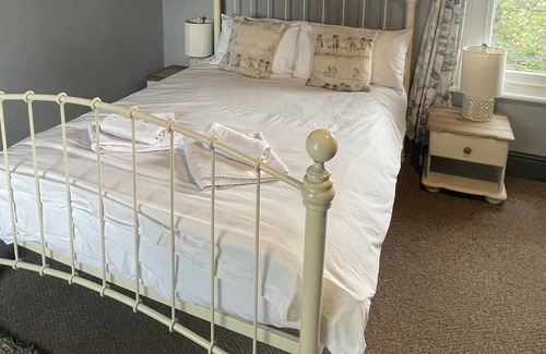 Westbury-on-Severn Other | Cosy Farmhouse in The Forest of Dean Sleeping 12