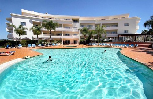 Porto de Mos Apartment | Cosy flat retreat near by beach with nice pateo and views