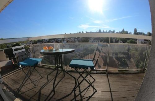 Viroflay Apartment | Cosy flat with balcony, 5mn Versailles