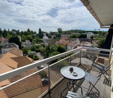 Viroflay Apartment | Cosy flat with balcony, 5mn Versailles