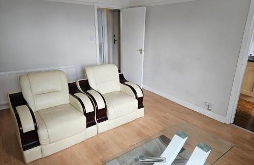 Addiscombe Apartment | Cosy Flat with private entrance near East Croydon