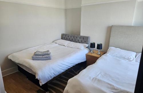 Addiscombe Apartment | Cosy Flat with private entrance near East Croydon