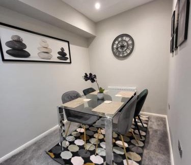 Newham Apartment | Cosy Four Bedroom Home