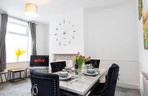 Blackburn House | Cosy Four Bedroom Terrace Rishton